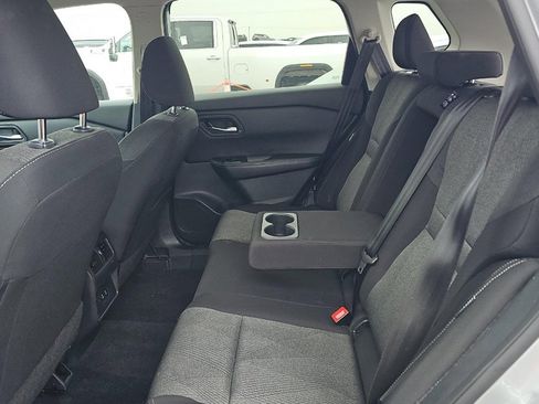 Used 2024 Nissan Rogue SV image 11