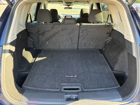 Used 2025 Nissan Rogue SV image 34