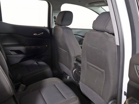 Used 2023 GMC Acadia SLE image 28