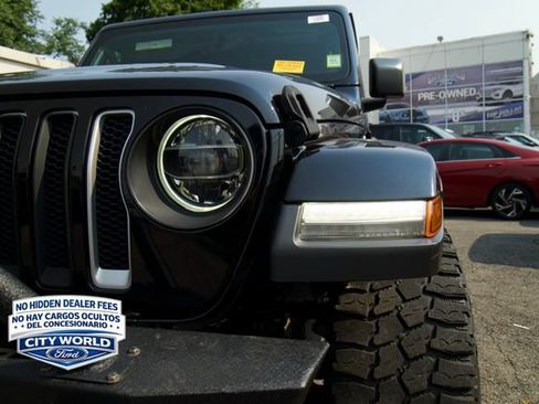 Used 2019 Jeep Wrangler Unlimited Sahara AWD/4WD image 8