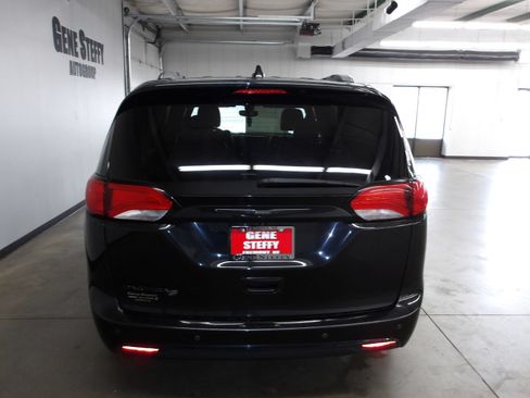 Used 2018 Chrysler Pacifica Touring-L Plus w/ S Appearance Package FWD image 6