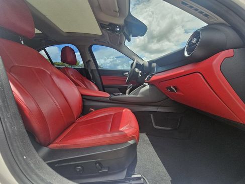 Used 2019 Alfa Romeo Giulia w/ Quick Order Package 22K Sport image 27