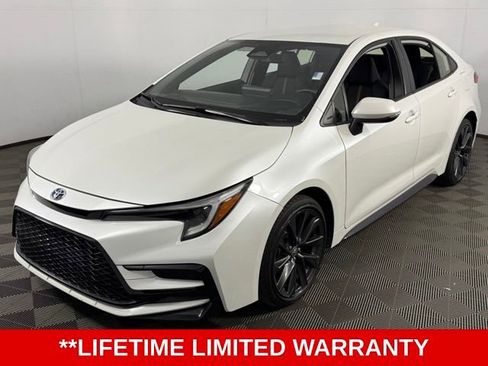 Used 2024 Toyota Corolla SE w/ Convenience Package image 3