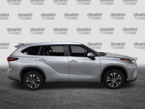 Used 2024 Toyota Highlander XLE FWD image 10