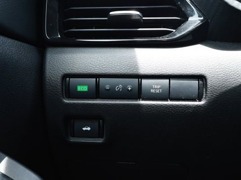 Used 2024 Nissan Sentra SV FWD image 15