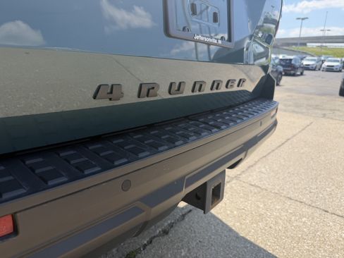 Used 2025 Toyota 4Runner TRD Off-Road Premium w/ Tow Technology Package AWD/4WD image 9
