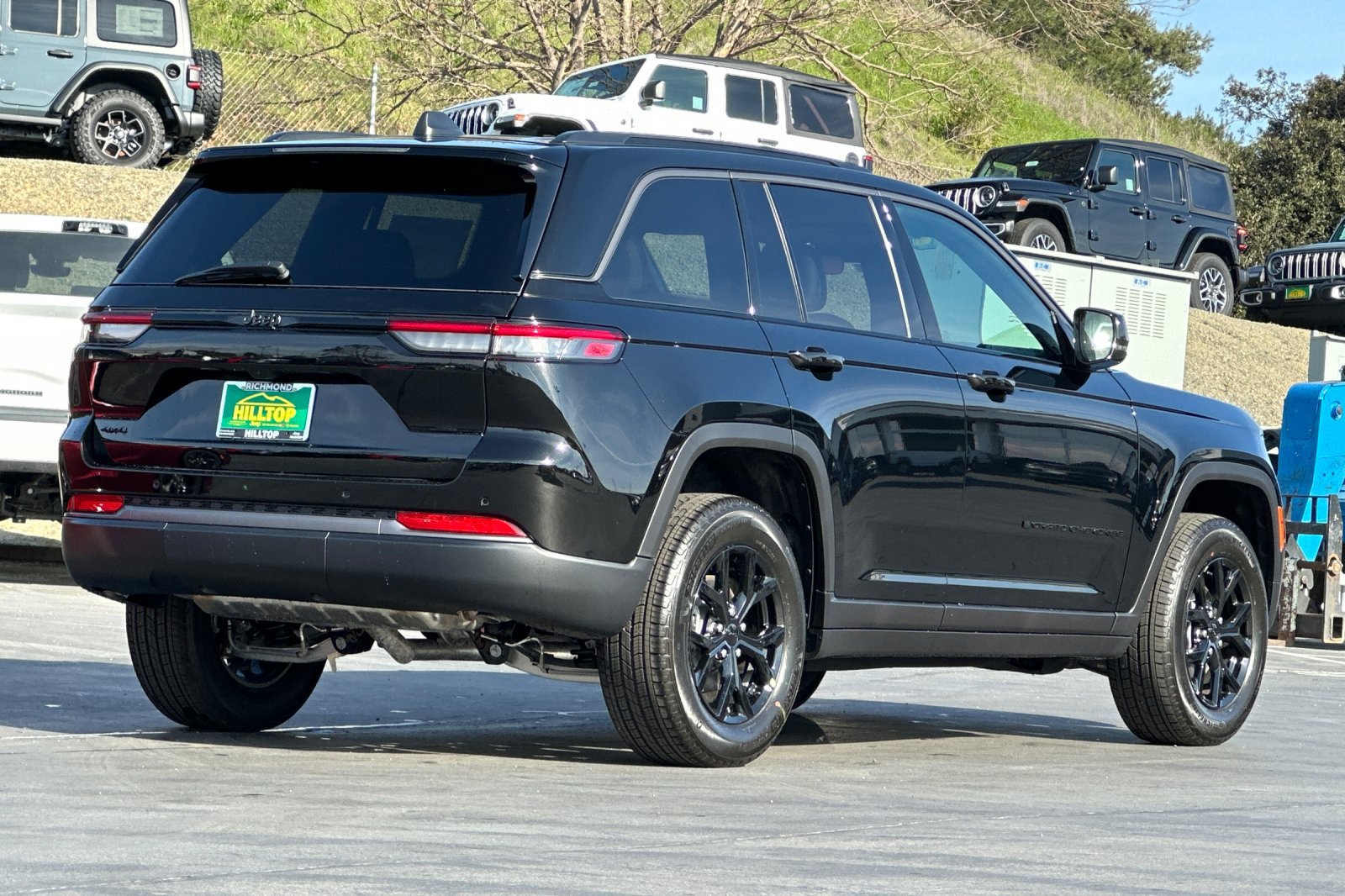 New 2026 Jeep Grand Cherokee Altitude AWD/4WD image 4