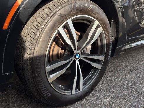 Used 2022 BMW X7 xDrive40i w/ M Sport Package image 12