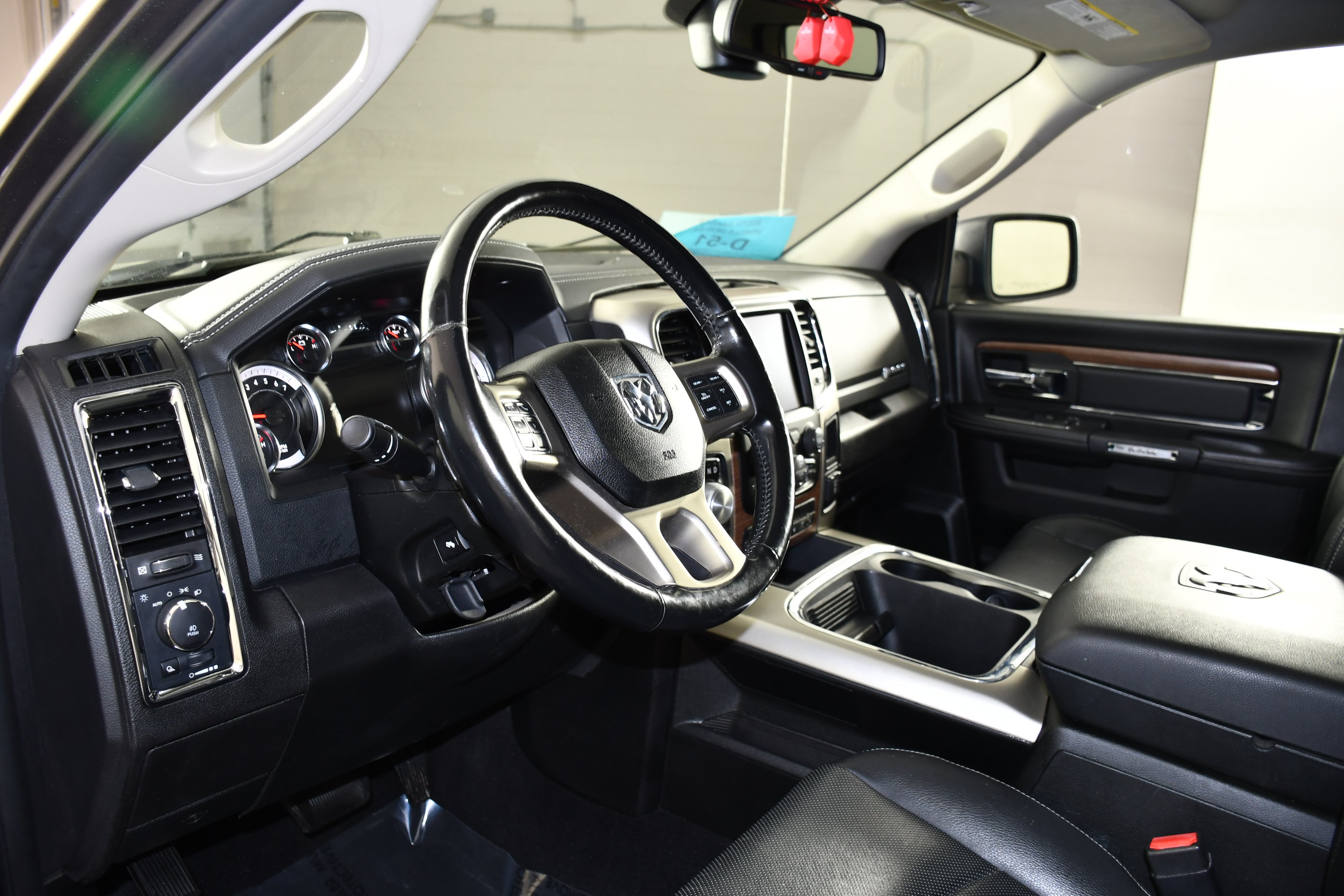 Used 2018 RAM 1500 Laramie AWD/4WD image 2