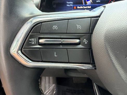 Used 2025 Chevrolet Traverse LT FWD image 24