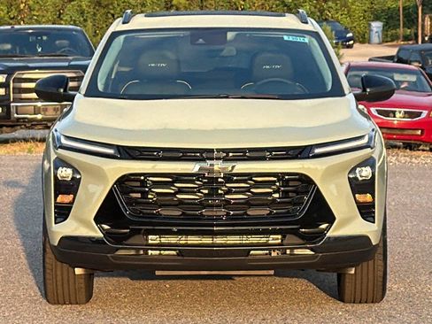 New 2026 Chevrolet Trax ACTIV w/ Sunroof Package FWD image 2