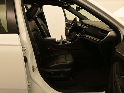 Used 2024 Jeep Grand Cherokee L Limited w/ Luxury Tech Group II image 13