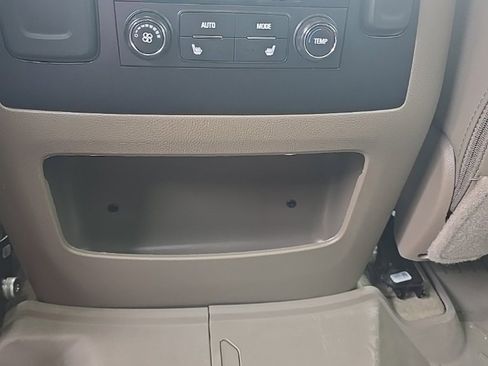 Used 2018 Chevrolet Suburban LT w/ LT Signature Package image 10