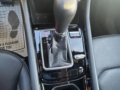 Used 2025 Jeep Compass Limited image 15