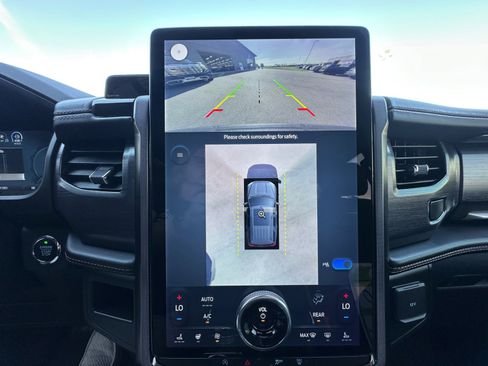 Used 2022 Ford Expedition Platinum image 22