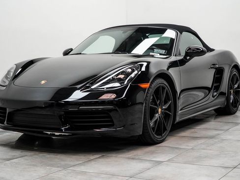Used 2021 Porsche 718 Boxster image 8