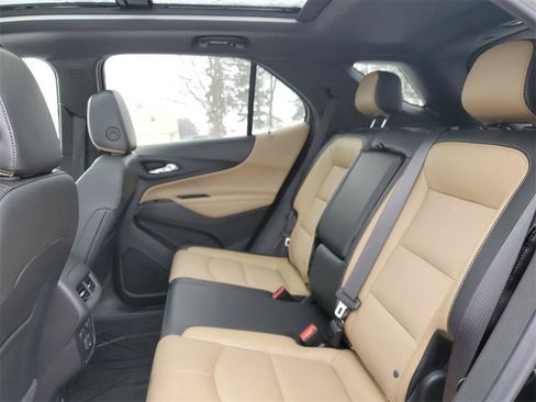 Used 2023 Chevrolet Equinox Premier image 31