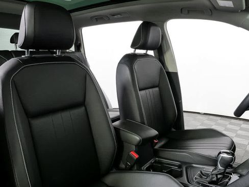 Certified 2023 Volkswagen Tiguan SE w/ Panoramic Sunroof Package FWD image 24