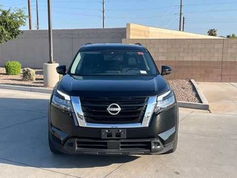 Used 2025 Nissan Pathfinder SV FWD image 4