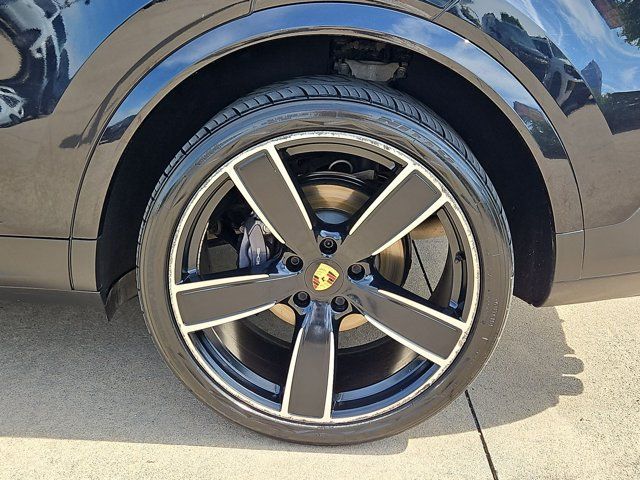 Used 2022 Porsche Cayenne Coupe AWD/4WD image 25