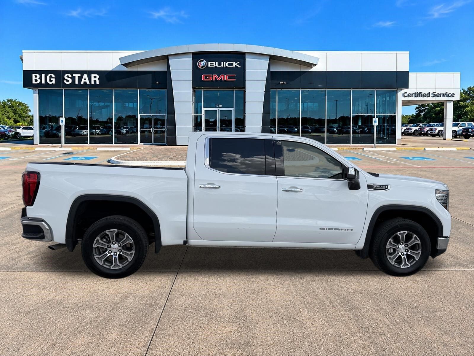 Used 2026 GMC Sierra 1500 SLT RWD image 3