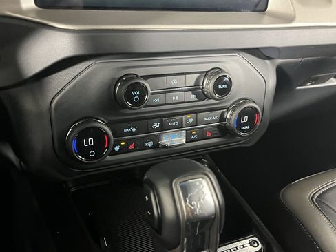 Used 2025 Ford Bronco Outer Banks image 17