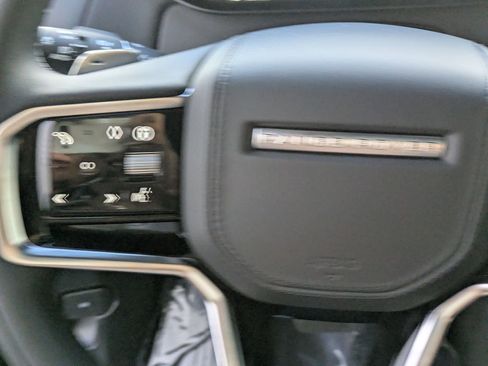 Used 2025 Land Rover Range Rover Sport SE image 19