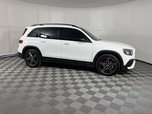 Used 2022 Mercedes-Benz GLB 250 4MATIC image 6