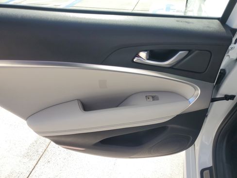 Used 2025 Genesis G70 2.5T image 19