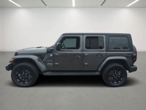 Used 2022 Jeep Wrangler Unlimited Sahara w/ Cold Weather Group AWD/4WD image 3
