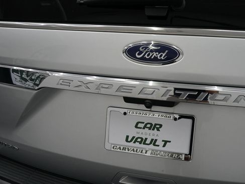 Used 2019 Ford Expedition Limited w/ Equipment Group 302A AWD/4WD image 11