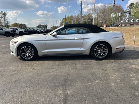 Used 2017 Ford Mustang Premium image 5