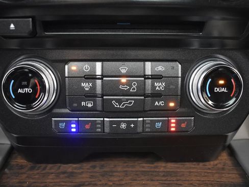 Used 2016 Ford F150 Platinum w/ Equipment Group 701A Luxury image 22