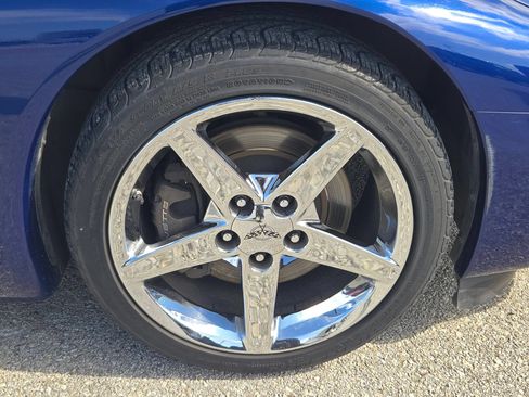Used 2004 Chevrolet Corvette Coupe w/ Preferred Equipment Group RWD image 26