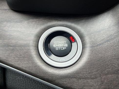 New 2025 Jeep Grand Cherokee L Limited w/ Black Appearance Package image 31