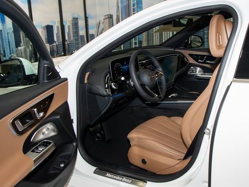 Certified 2025 Mercedes-Benz E 350 4MATIC Sedan image 13