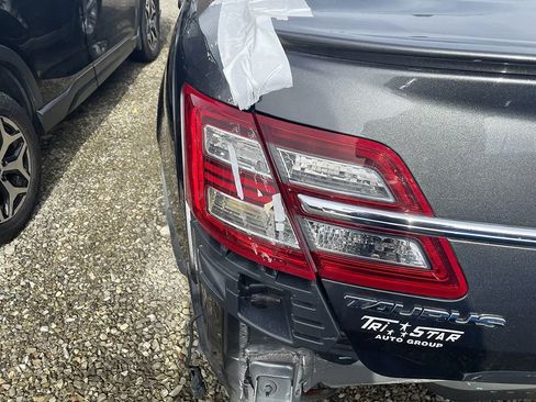 Used 2018 Ford Taurus SEL w/ Equipment Group 201A FWD image 9
