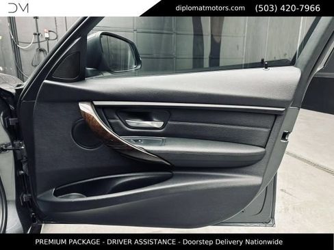 Used 2017 BMW 320i Sedan RWD image 25