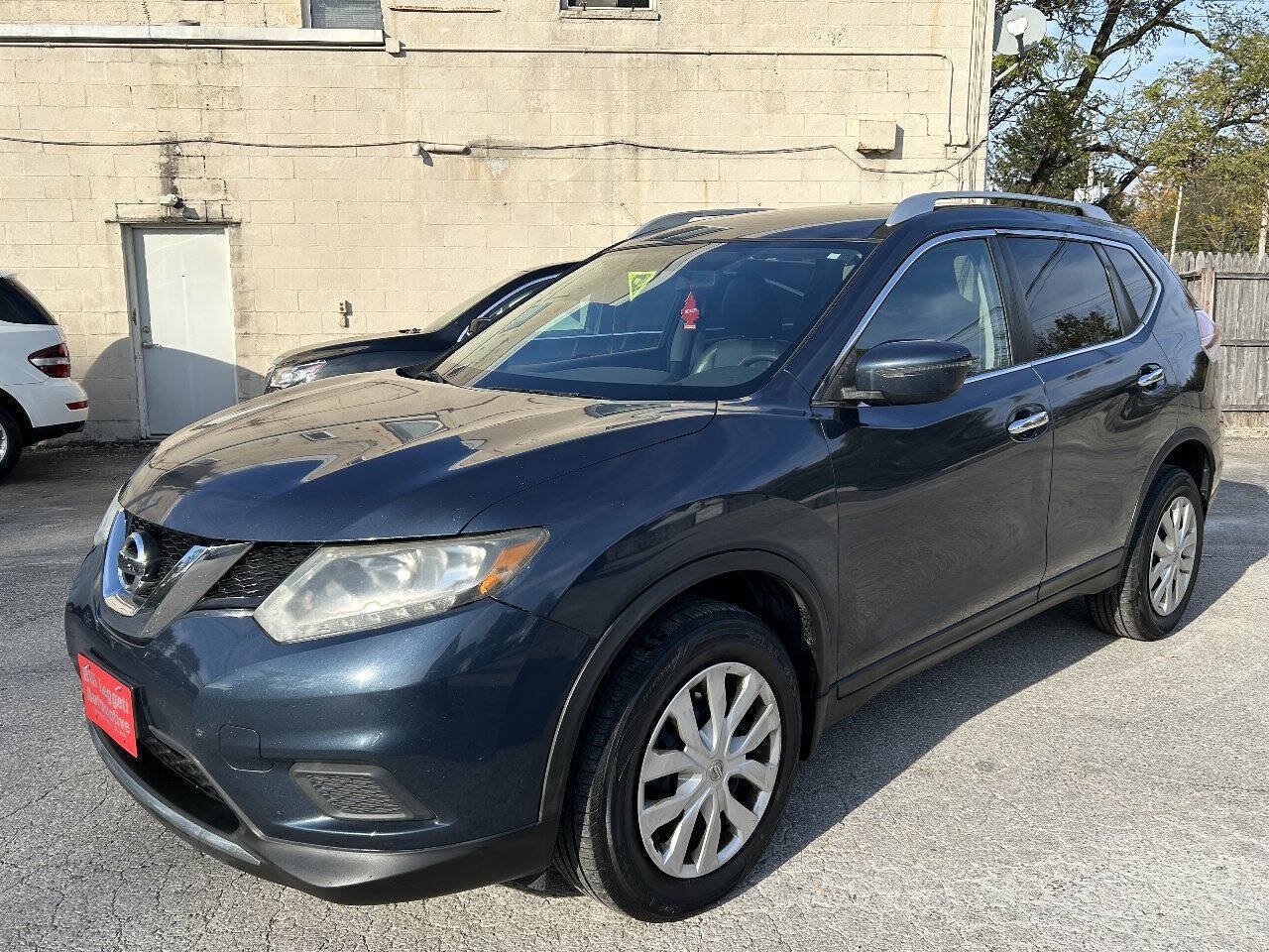 Used 2016 Nissan Rogue S w/ Appearance Package AWD/4WD image 2