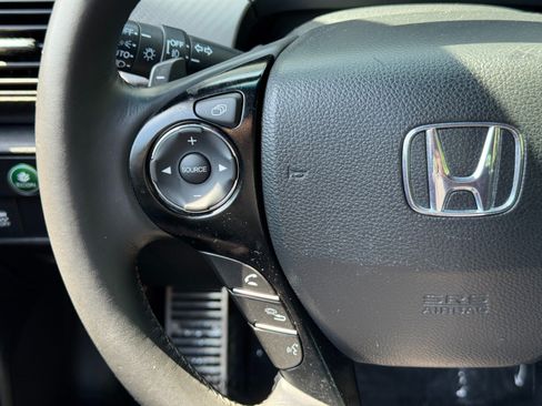 Used 2017 Honda Accord Sport image 19