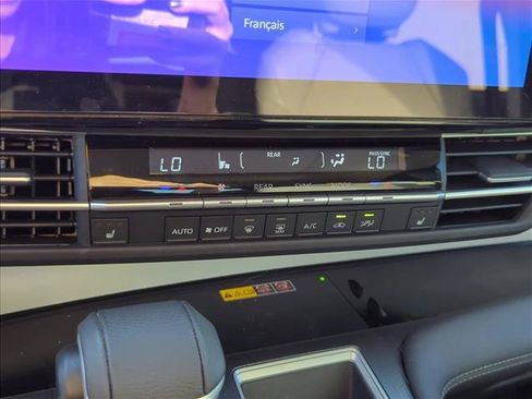 Used 2025 Toyota Sienna XLE w/ XLE Plus Package FWD image 19