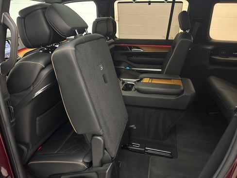 Used 2022 Jeep Grand Wagoneer Series III image 67