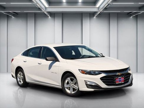Used 2022 Chevrolet Malibu LS image 1