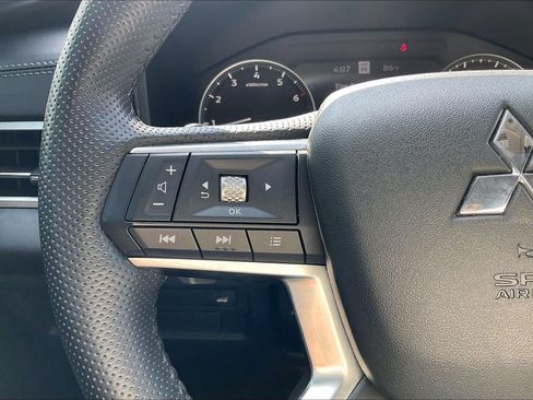 Used 2024 Mitsubishi Outlander SE AWD/4WD image 19