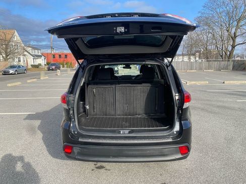Used 2019 Toyota Highlander LE image 24