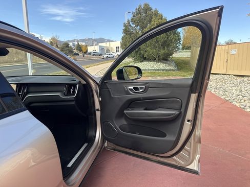 Used 2025 Volvo XC60 B5 Core image 26