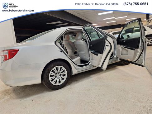 Used 2012 Toyota Camry LE image 29