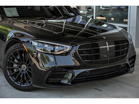 Used 2021 Mercedes-Benz S 580 4MATIC Sedan image 2