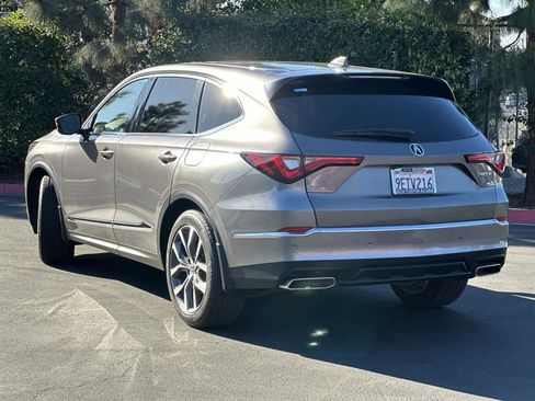 Certified 2023 Acura MDX FWD w/ Technology Package image 4