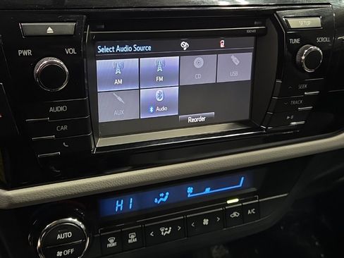 Used 2015 Toyota Corolla LE image 17